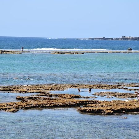 Green Water At The Beach Las Palmas de Gran Canaria Exterior foto