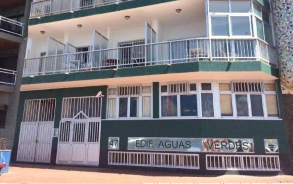 Green Water At The Beach Las Palmas de Gran Canaria Exterior foto